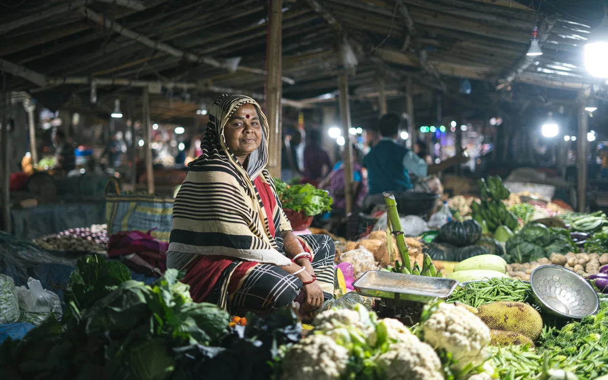 Solar cooling and farm produce at market