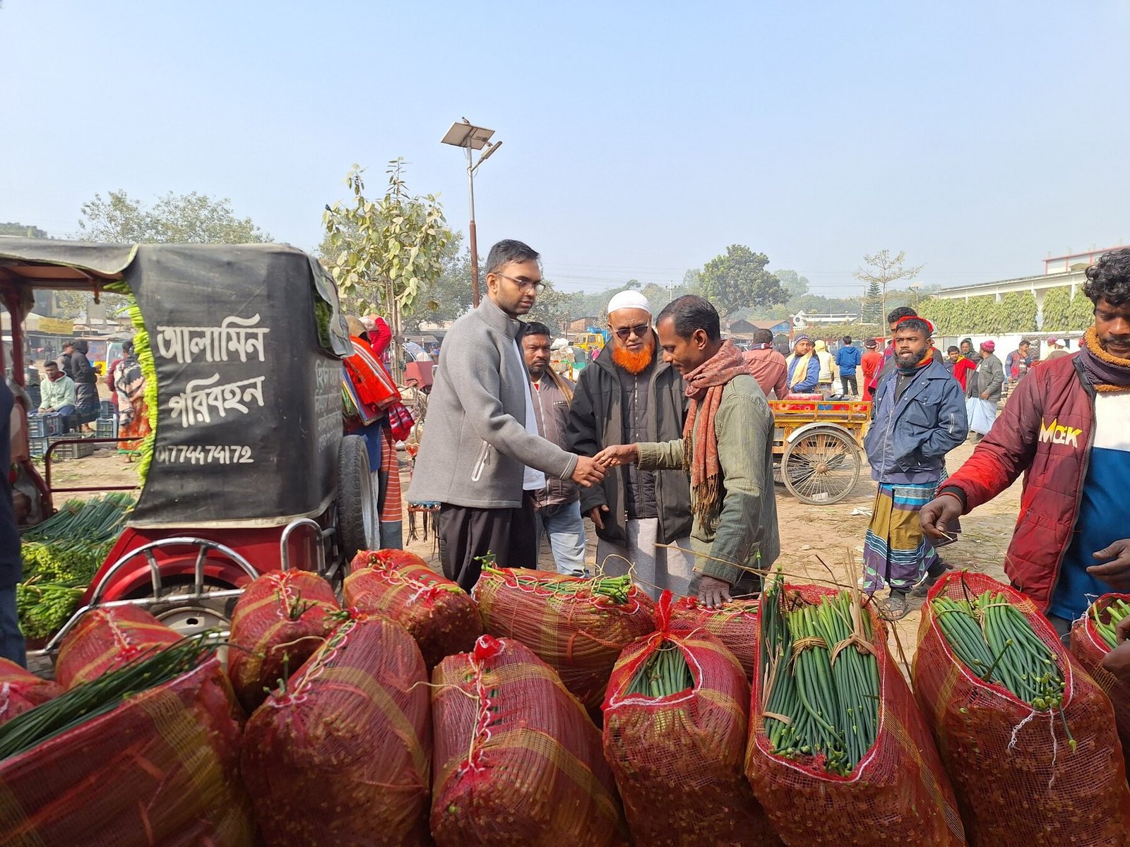 Cultivera field conversation with vegetable traders in a rural market
